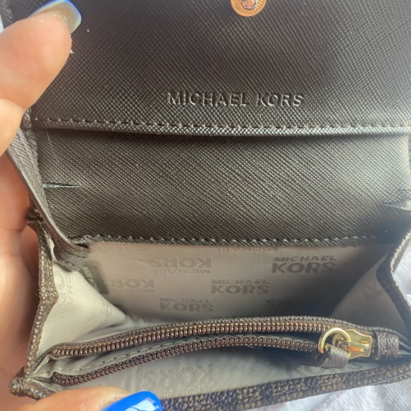 Michael Kors purse w/ matching wallet - Picture 2 of 6